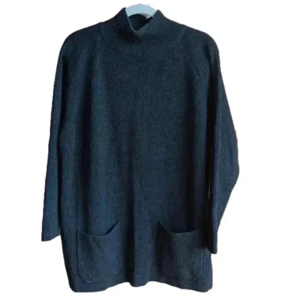 Jones Studio Gray Raglan sleeve tunic sweater size M